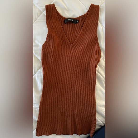Zesica size small gently worn women’s sleeveless sweater - Picture 1 of 5